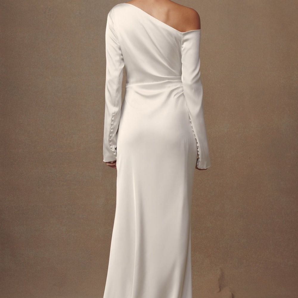 Bridal dress off shoulder - Picture 2 of 7
